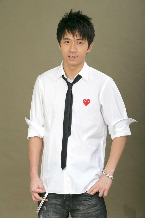  p>光良,本名王光良,1970年8月30日出生于马来西亚,华语流行乐男歌手