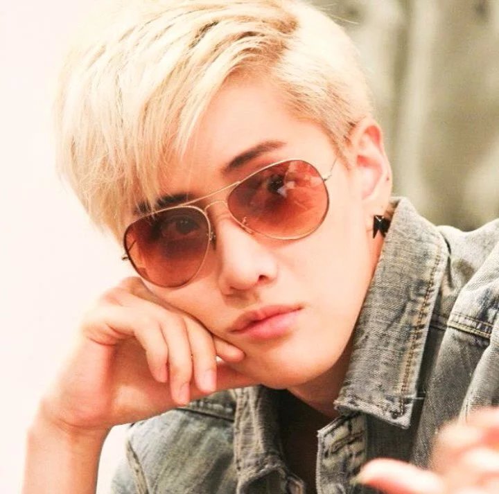  p>披拉·尼迪裴善官(mike),1989年12月19日出生于泰国,泰国流行乐男