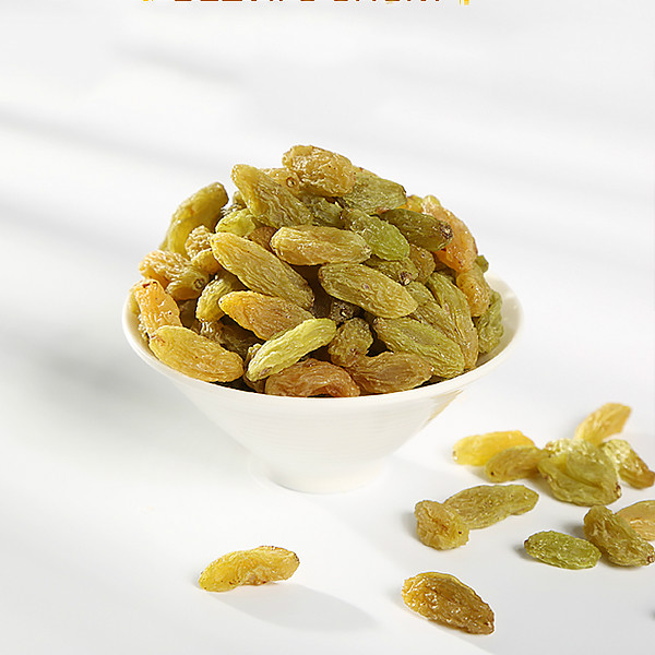  p>葡萄干是借助于太阳热或人工加热使葡萄果实脱水形成的食品,含糖量