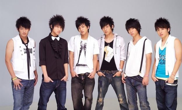  p>吵闹的沉默是台湾人气组合棒棒堂的一首歌曲. /p>