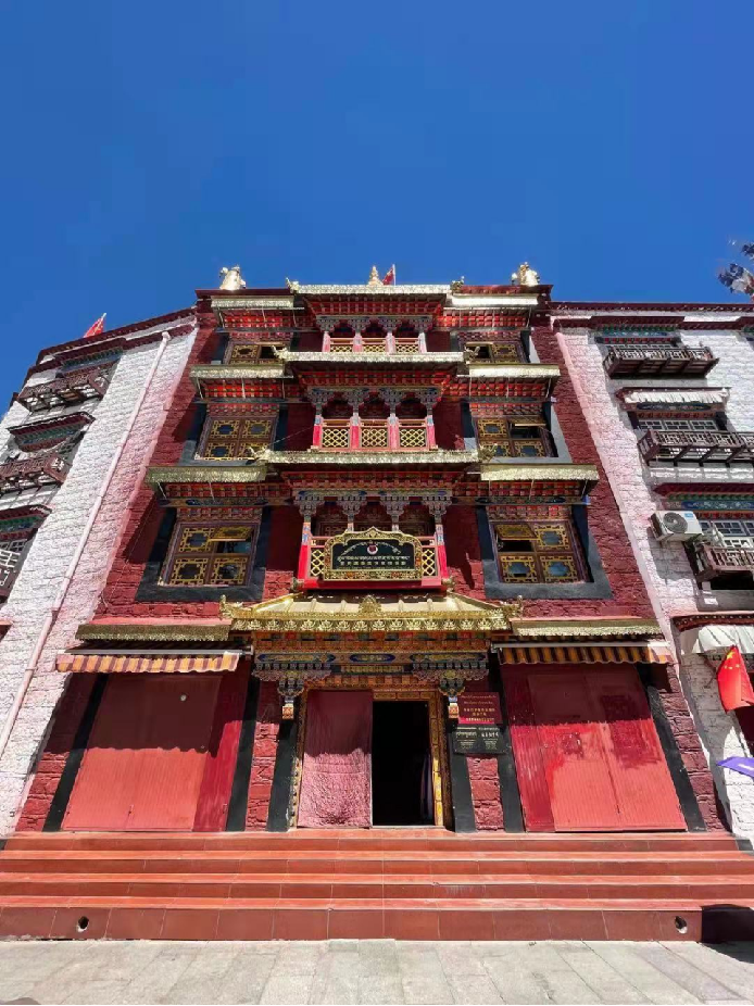 直贡噶举西方三怙主殿