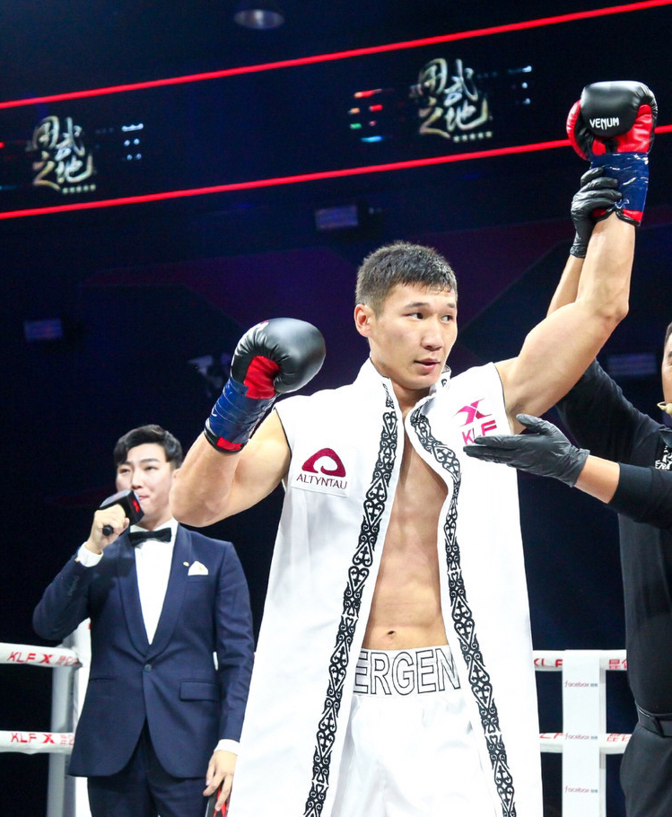 《 a href="#" data-lemmaid="12506950">昆仑决 /a>》的主持人,是