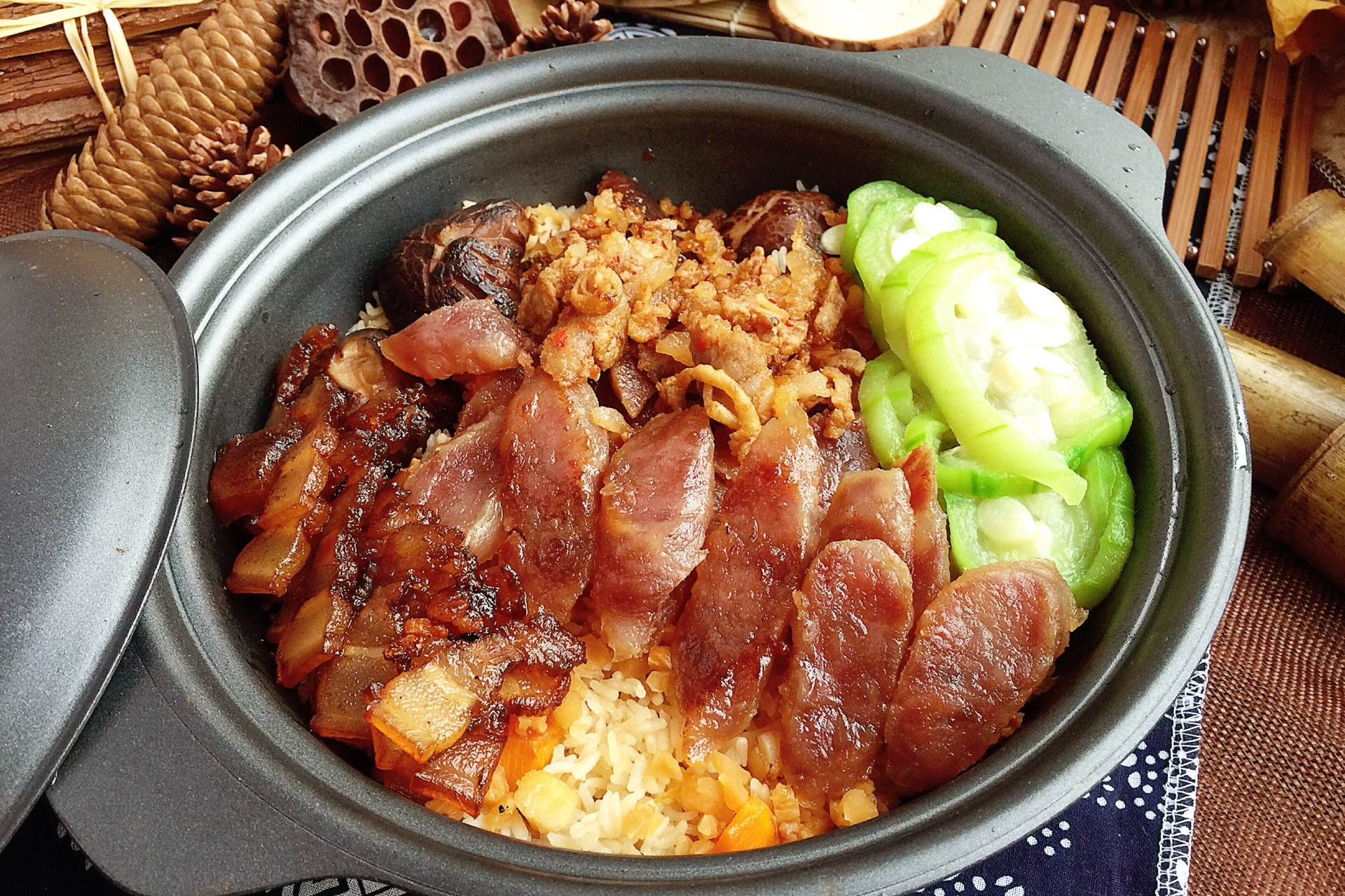 腊肉香肠蒸饭