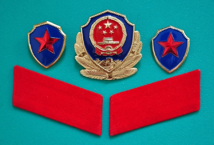 gnwz6zyjsc">警服,是指各警察统一的制服,是警察身份和执法的重要标志