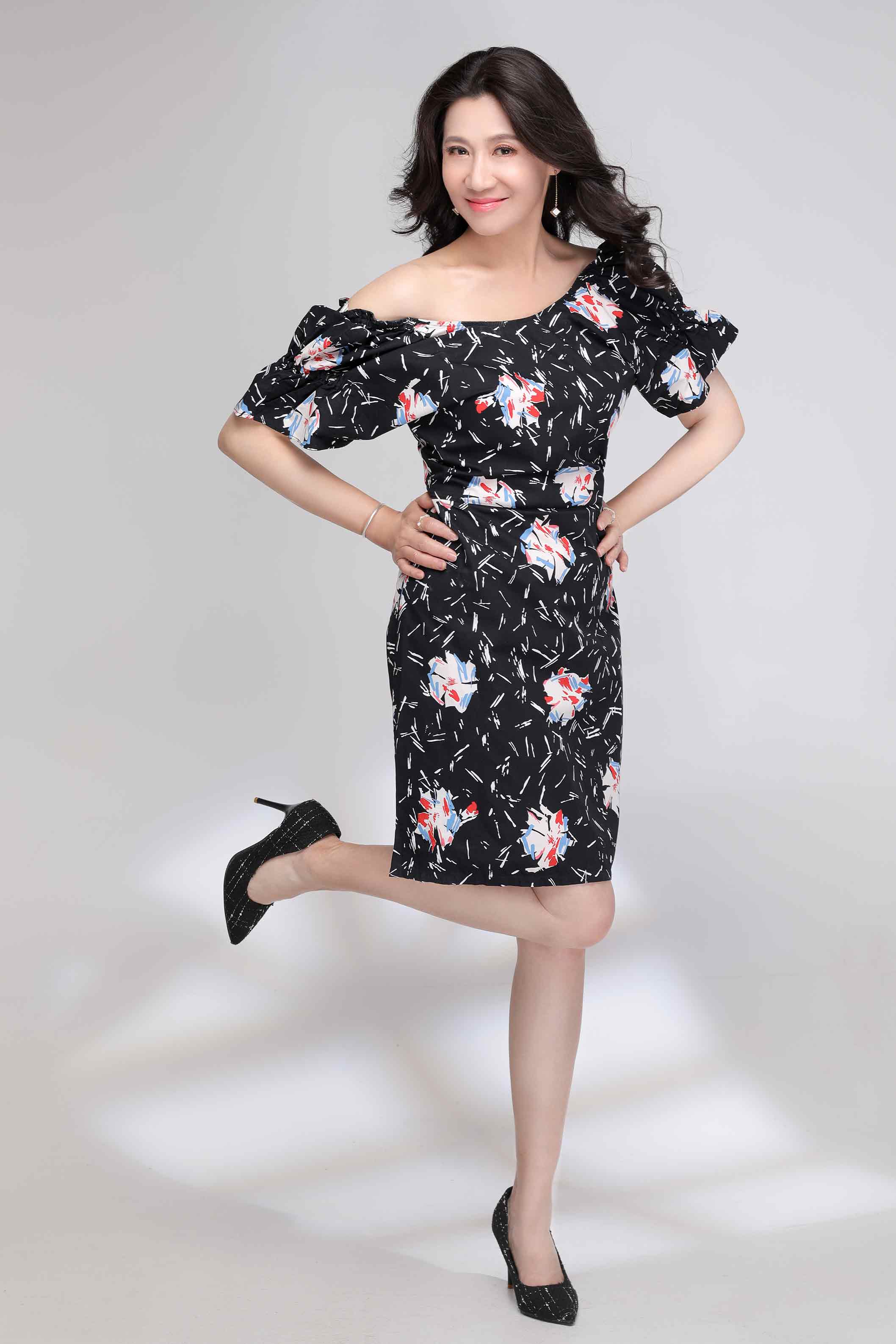  p data-id="gnx69kgo50">陈炜,1964年11月8日出生于中国江苏省南京市