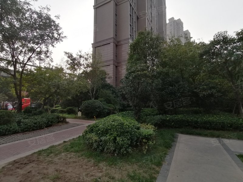  p>新里卢浮公馆三期位于 a target="_blank" href="/item/郑州市郑东