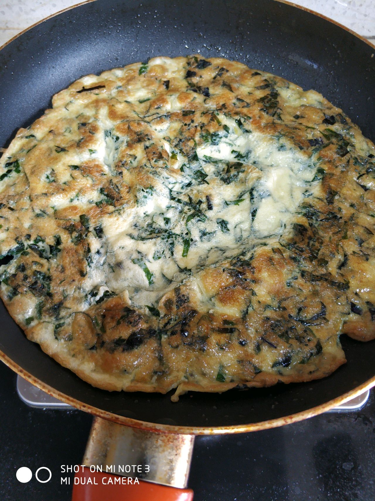  p>紫苏煎鸡蛋是以鸡蛋和紫苏叶为主要食材制成的一道美食. /p>