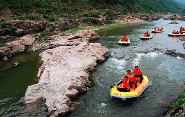 鸿运谷漂流景区
