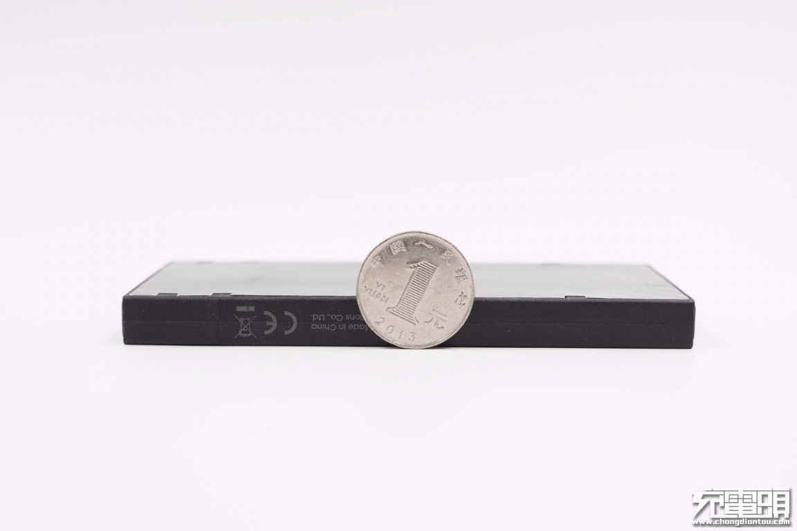 拆解报告：NITECORE奈特科尔10000mAh 18W双向快充移动电源_百科TA说