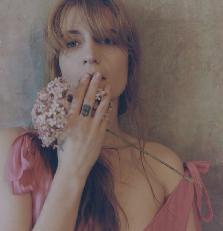  p data-id="go0fbozath">florence welch(弗洛伦斯·韦尔奇),出生于