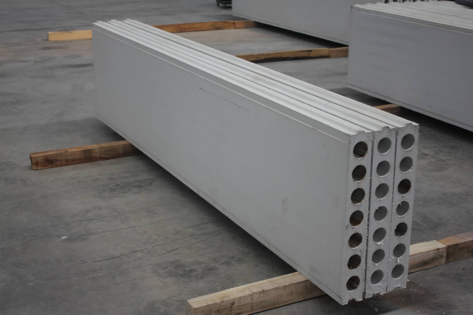 玻璃纤维增强水泥轻质多孔隔墙条板