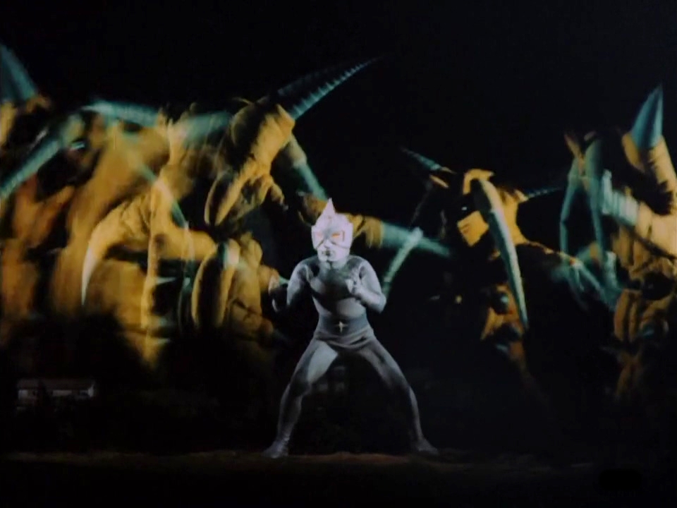 镜子超人》第三话《消失的超级特快列车》第二十话《两大怪兽出现