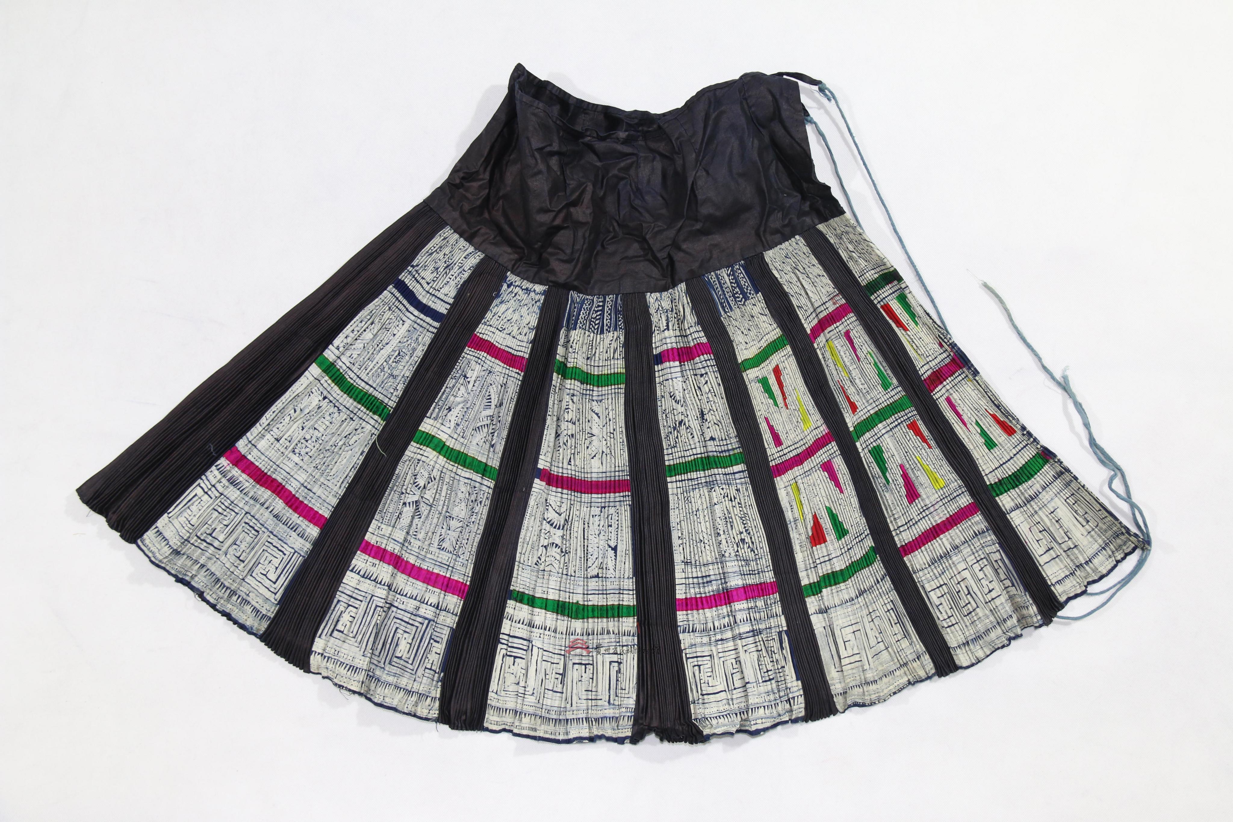 苗族蜡染紫色亮布百褶裙