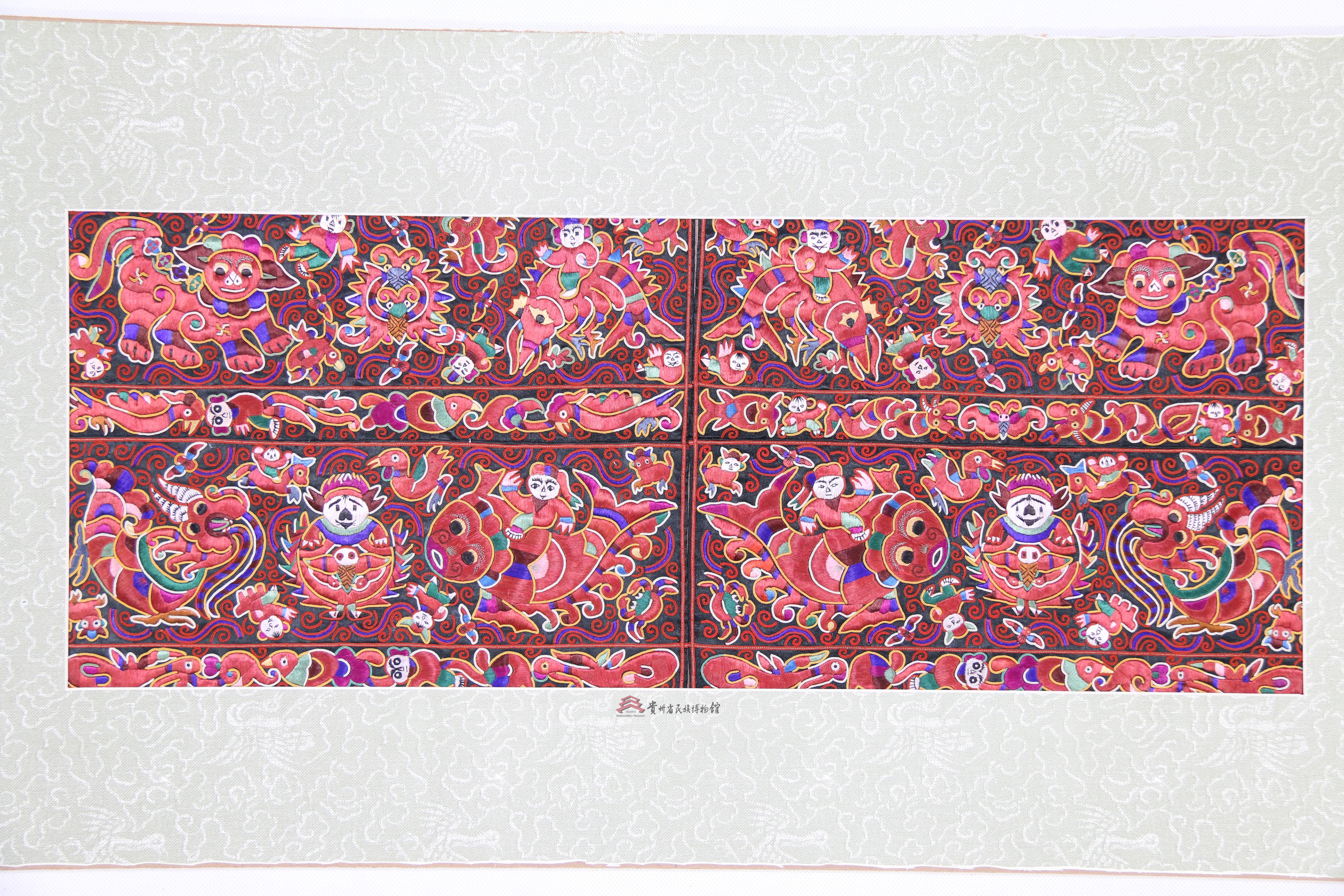 图"绣片是一件由贵州省民族博物馆通过征集而来的民族历史和文化藏品