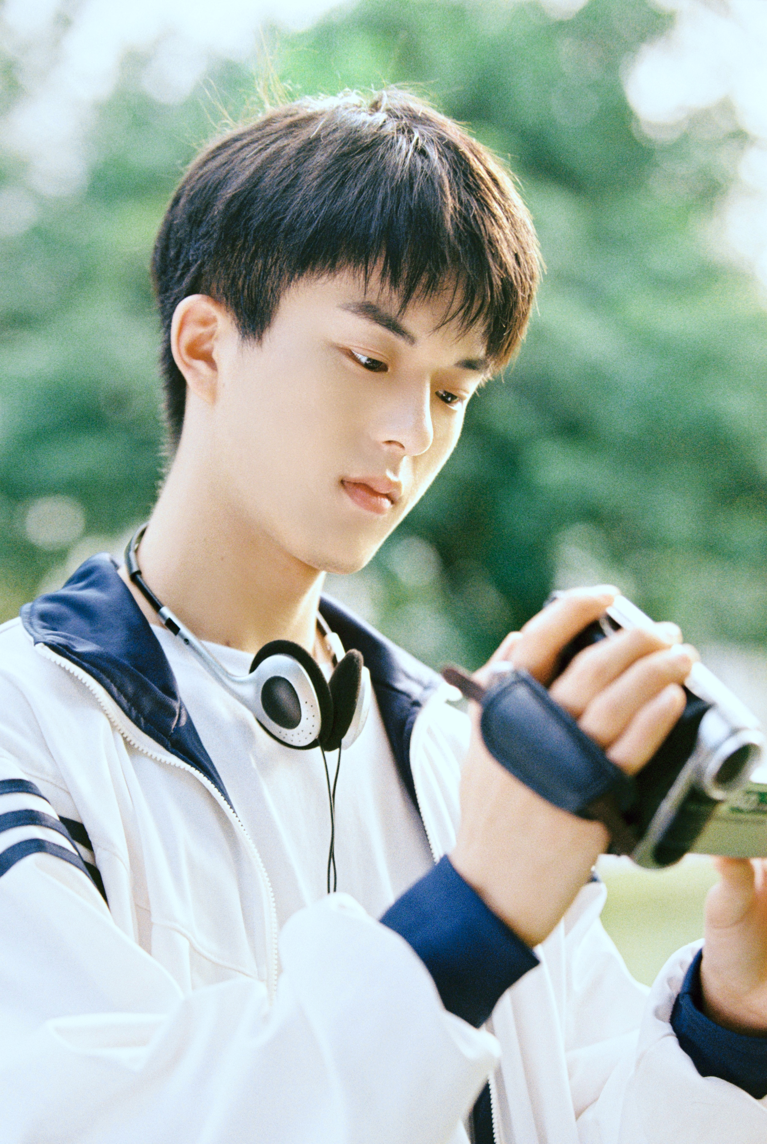  p>王煜霖,中国内地影视男演员,2020年因出演网络古装甜宠穿越剧 span