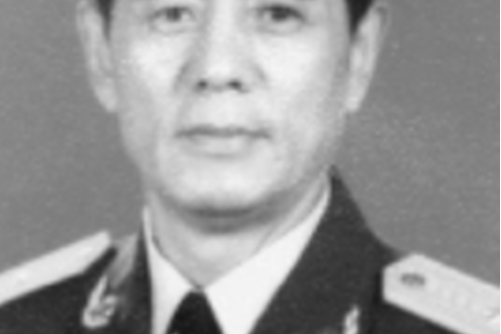 武警少将,任武装警察部队山西省总队政委,现任武警工程学院院长,武警