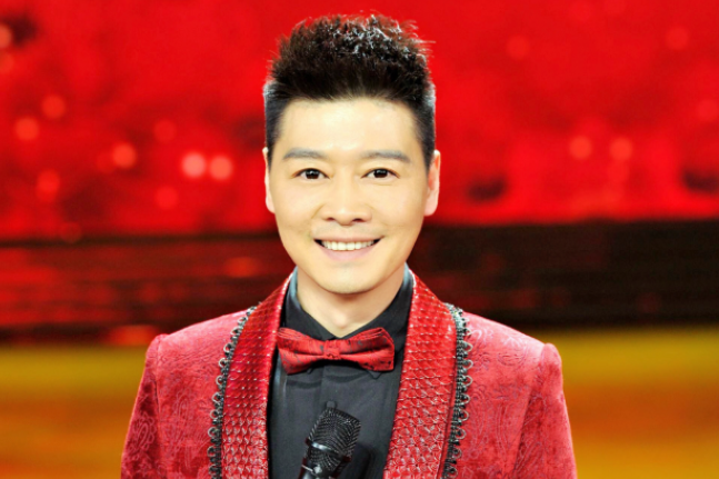 李洪涛(播音名洪涛),男,1976年3月6日出生,现任安徽电视台新闻播音员