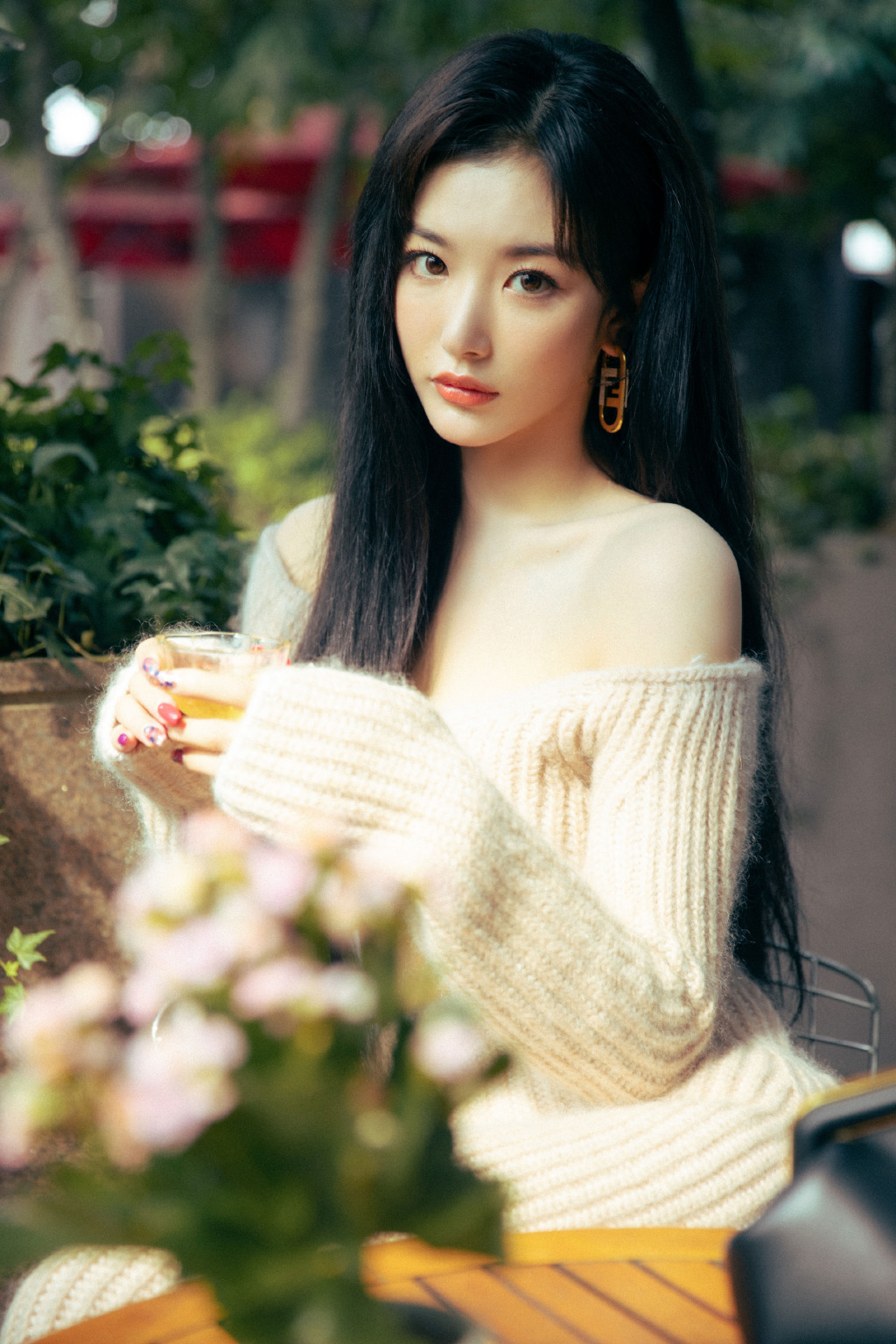  p>孔雪儿,1996年4月30日出生于湖北省潜江市,中国内地女歌手,女演员