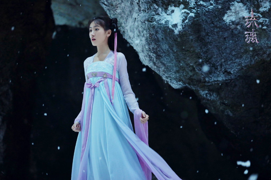  p data-id="gncnxt348c">褚璇玑, a target="