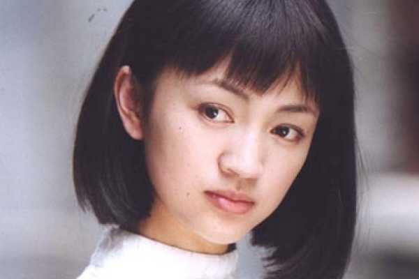她演《大宋提刑官》出名，从文盲到考进上戏，从灰姑娘到嫁入豪门_百科TA说