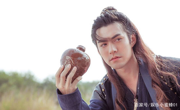 严屹宽侧脸艳压范冰冰，不愧是天涯四美，曾经惊艳时光的古装男神_百科TA说