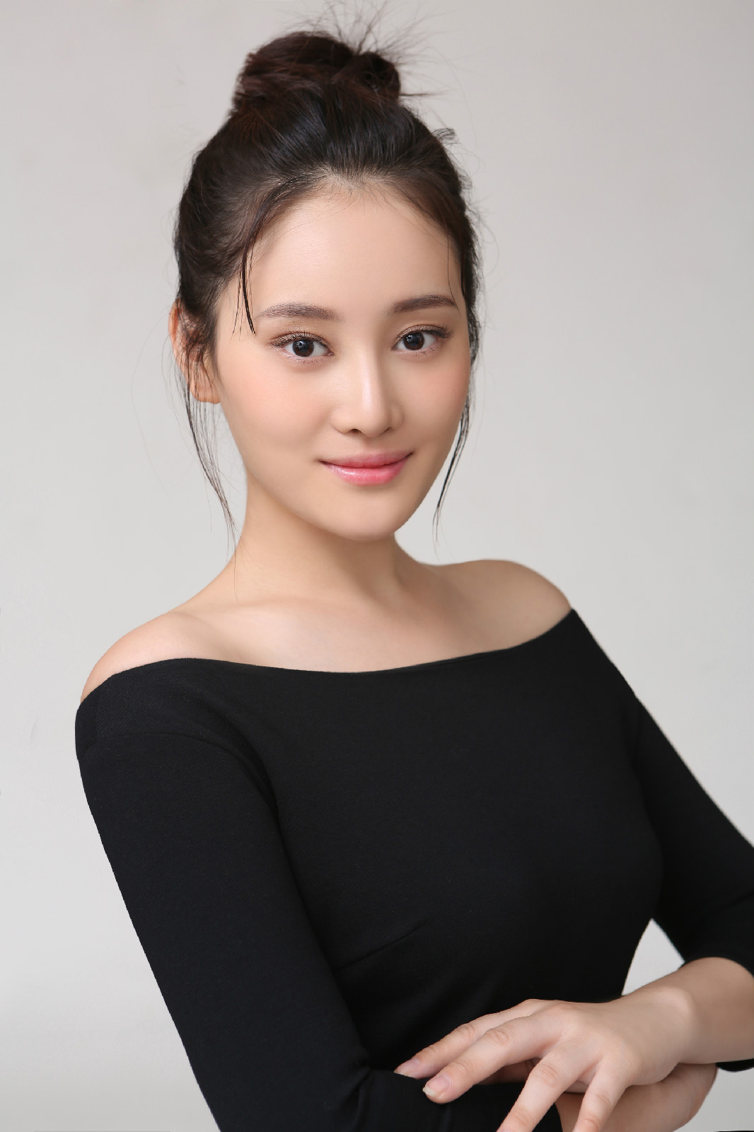  p data-id="gnwiyl6frt">牛丽燕 ,出生于天津市,中国内地女演员.