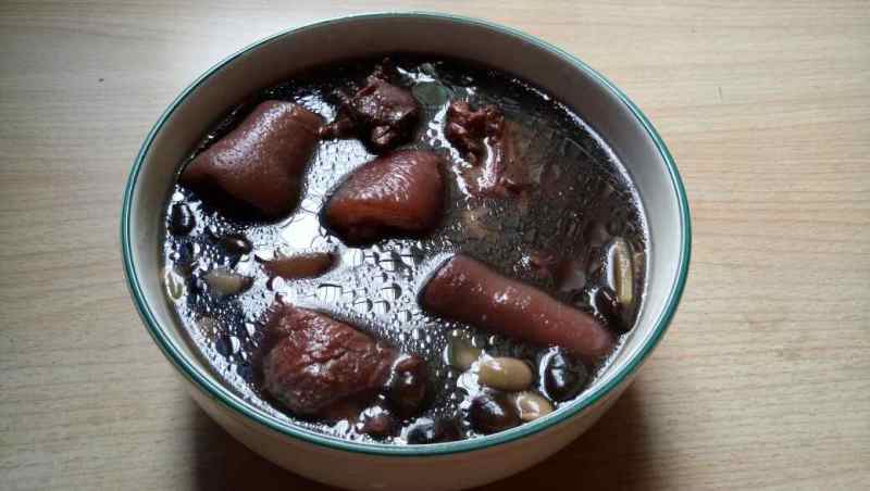 黑豆猪尾汤