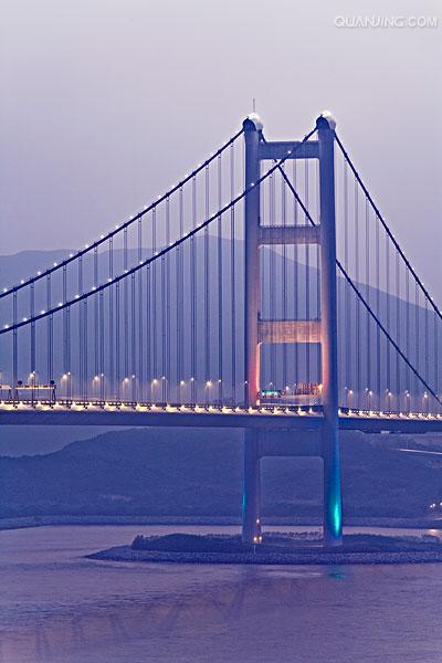  p>香港青马大桥,是全球最长的行车铁路双用悬索式 a target="_blank"