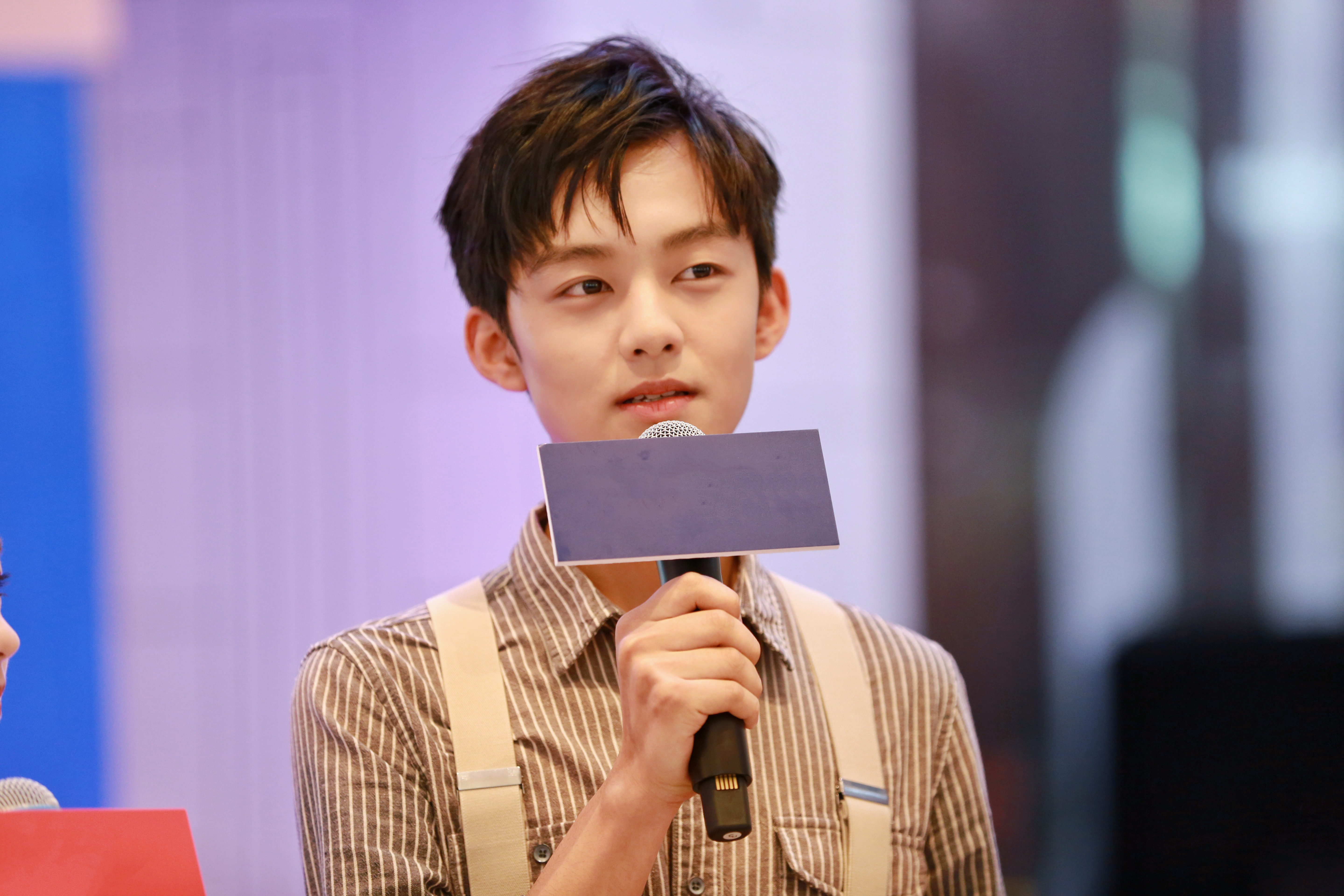  p data-id="go13w092ys">黄毅,2003年9月5日出生于上海市,中国内地