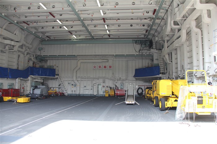 2009年8月21日,在日本横滨的石川岛播磨重工造船厂,"伊势"号举行命名