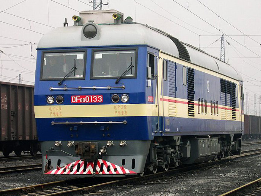 东风8b型柴油机车