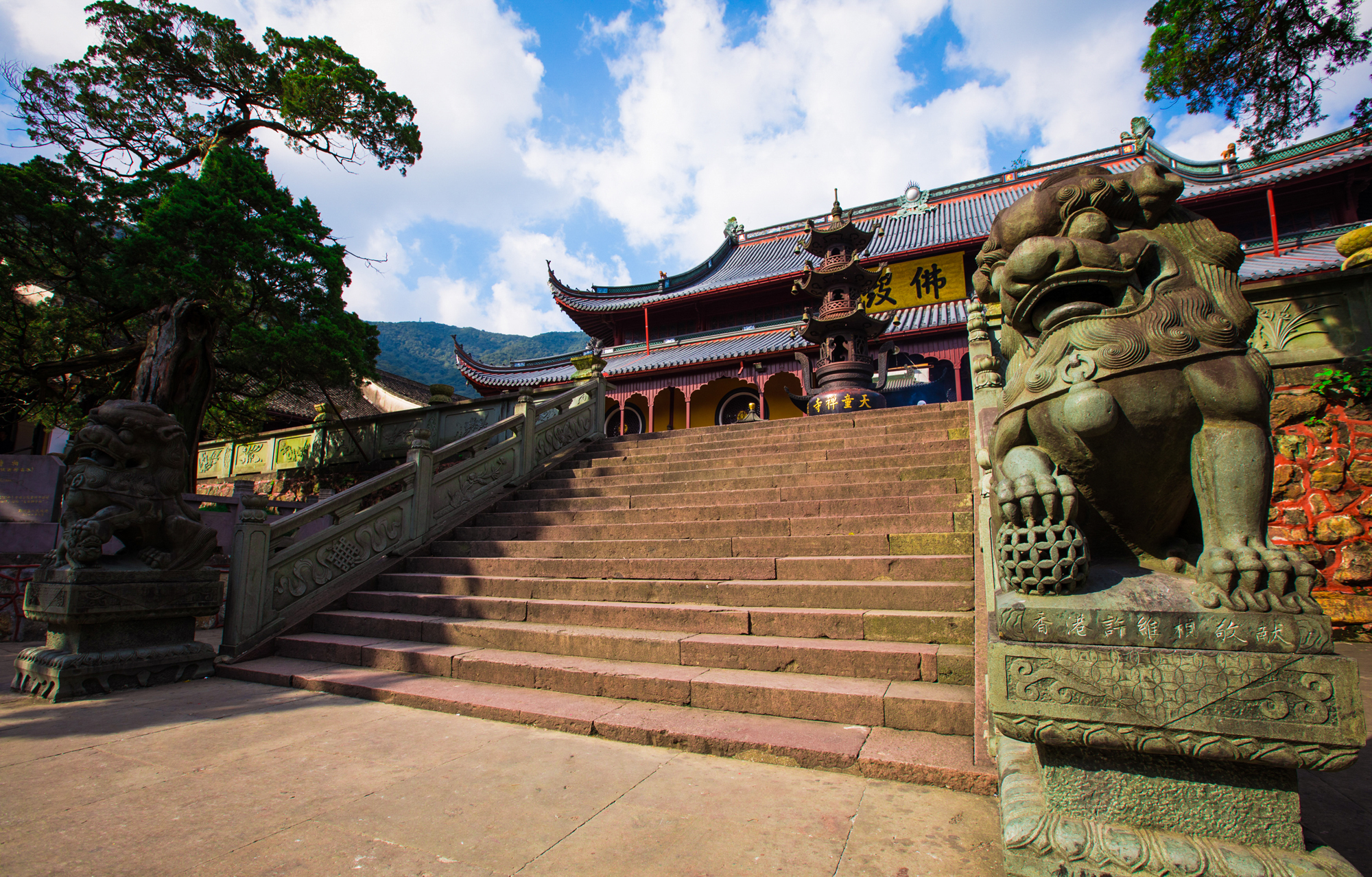  p data-id="gnwug6arg8">天童寺,位于浙江省宁波市鄞州区东吴镇天童