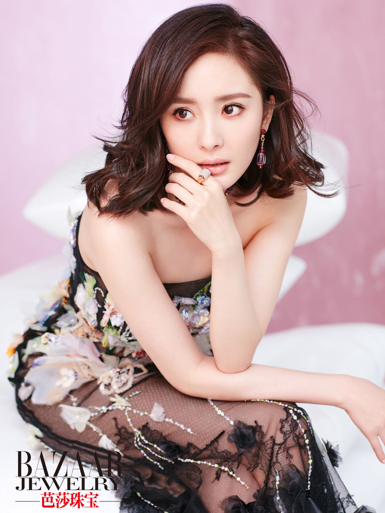  p>杨幂,1986年9月12日出生于北京市,中国内地影视女演员,流行乐歌手