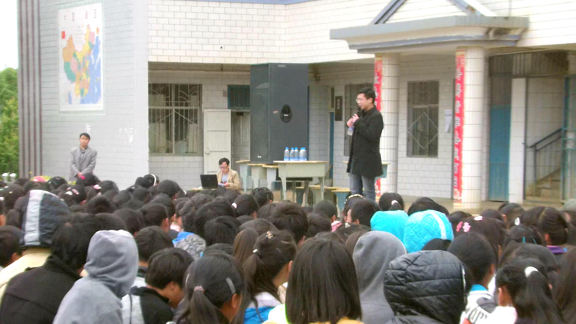 target="_blank" href="/item/六盘水市第三中学/4385392" data-lemma