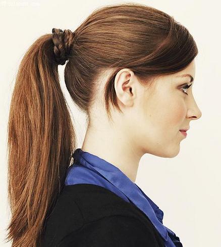  p data-id="gnwvockg8q">马尾是一种发型,将大部分的头发往头后部