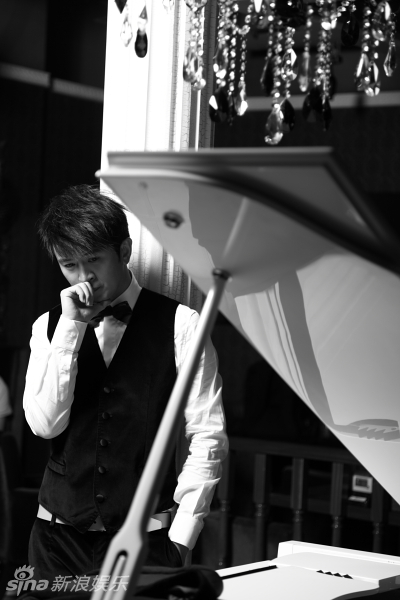 中国内地男演员,音乐人,现代音乐钢琴家,毕业