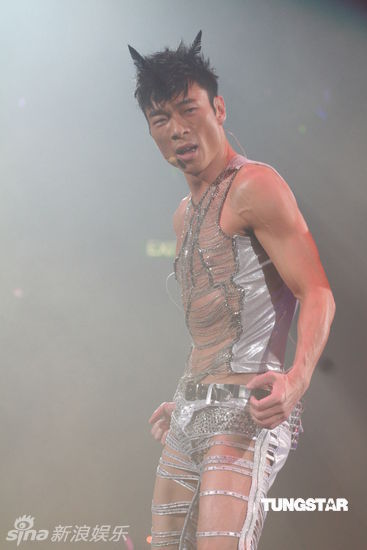  p>许志安,1967年8月12日生于香港,祖籍广东省广州市番禺区,中国香港