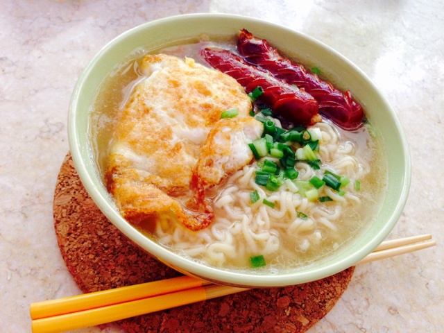肠仔鸡蛋面