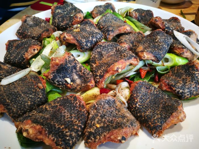  p>椒盐蛇肉是一道以蛇肉为主要食材制作的私家菜. /p>