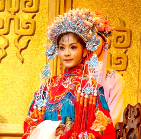  p>仝婷,女, a target="_blank" href="/item/黄梅戏/2677" data