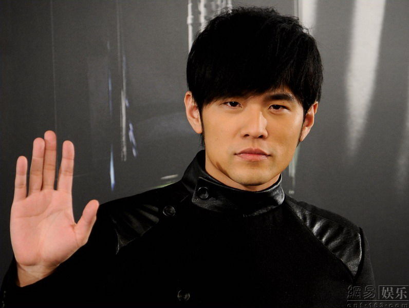  p>周杰伦(jay chou),1979年1月18日出生于台湾省新北市,祖籍福建省