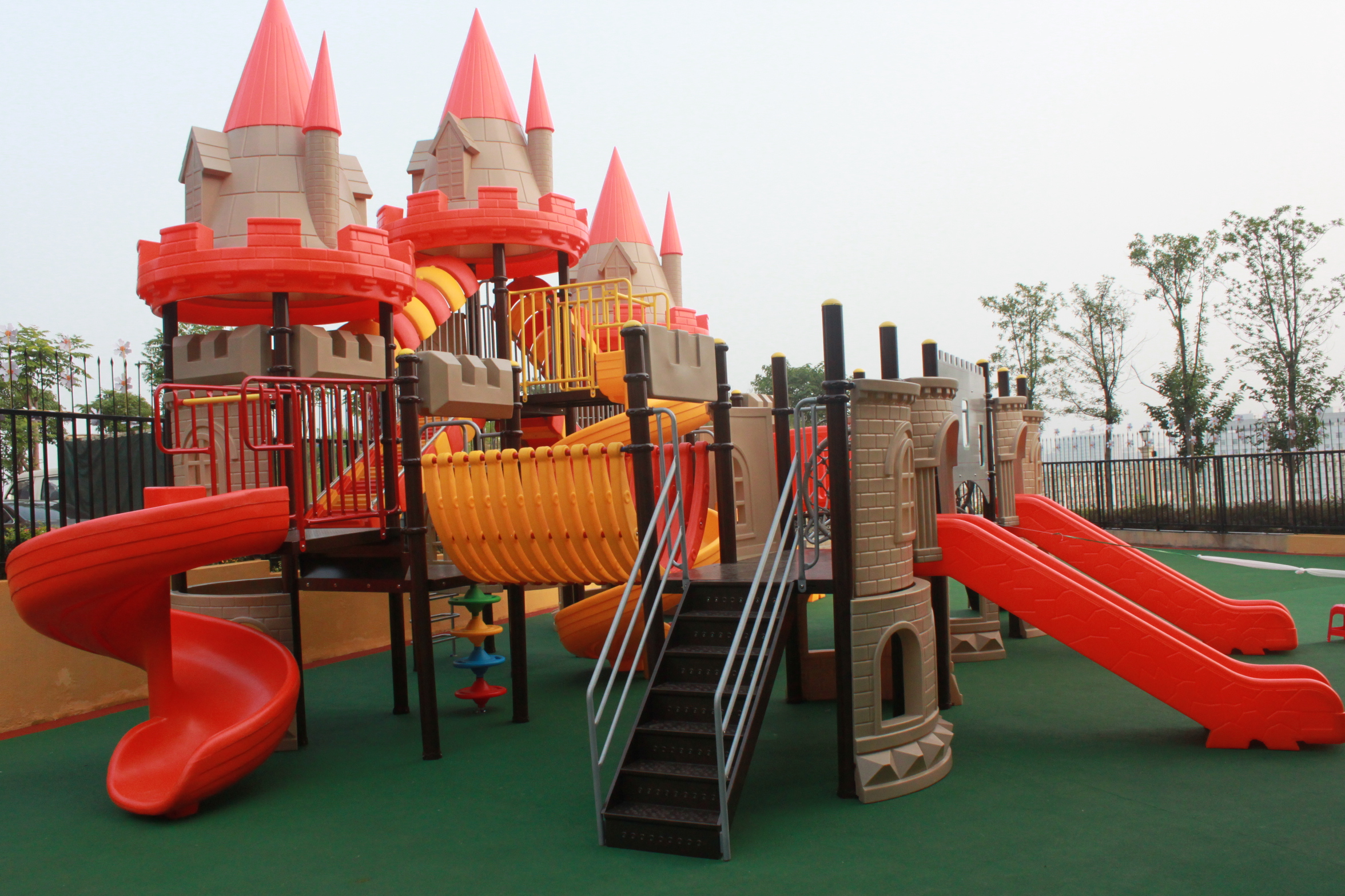  p>宜昌市外国语幼儿园创建于2004年3月,十四年来,"外幼人"秉承"尊重