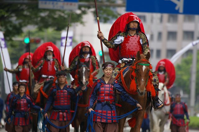  p>日本战国时代战场上最显眼的就要算那些身披母衣,(母衣是用竹制