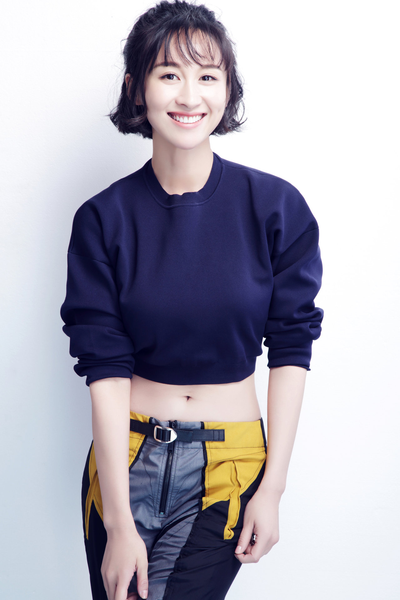 出生于江苏省盐城市东台市,毕业于北京电影学院表演系,中国大陆女演员