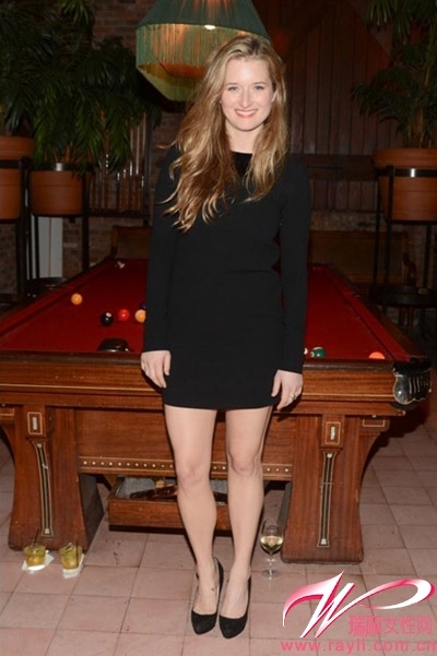  p>佐伊·卡赞 i>(zoe kazan) /i>,1983年9月9日出生于美国 a target=