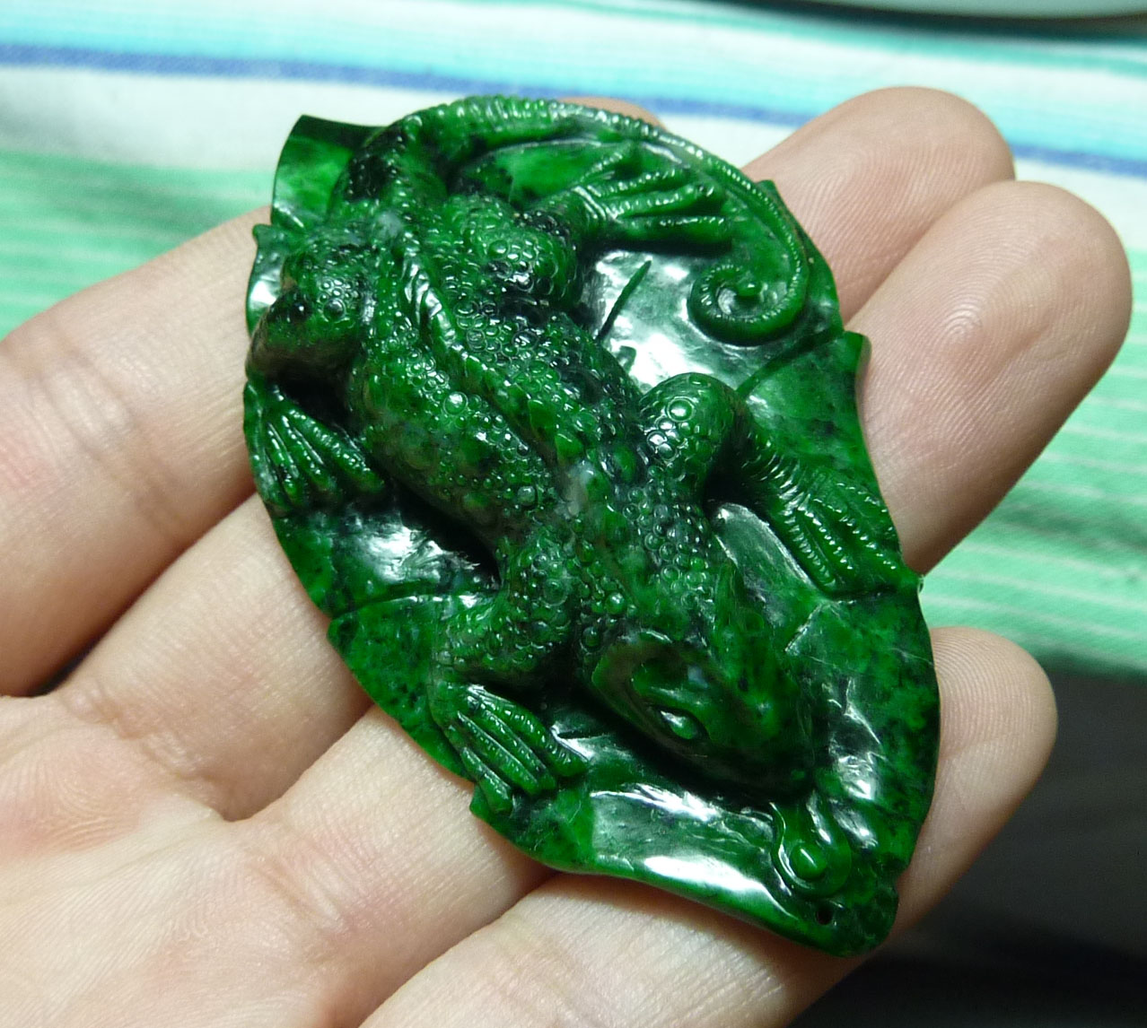  p>铁龙生, a href="#" data-lemmaid="5573">翡翠 /a>产于缅甸的龙肯