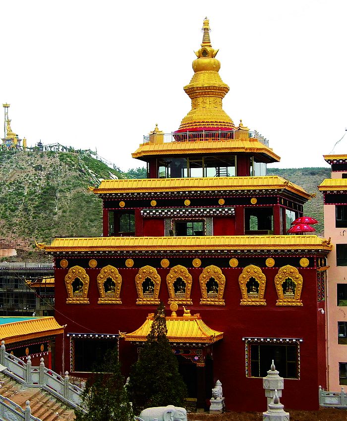  p>红城寺,又名御令宝塔寺,位于甘肃省临夏州永靖