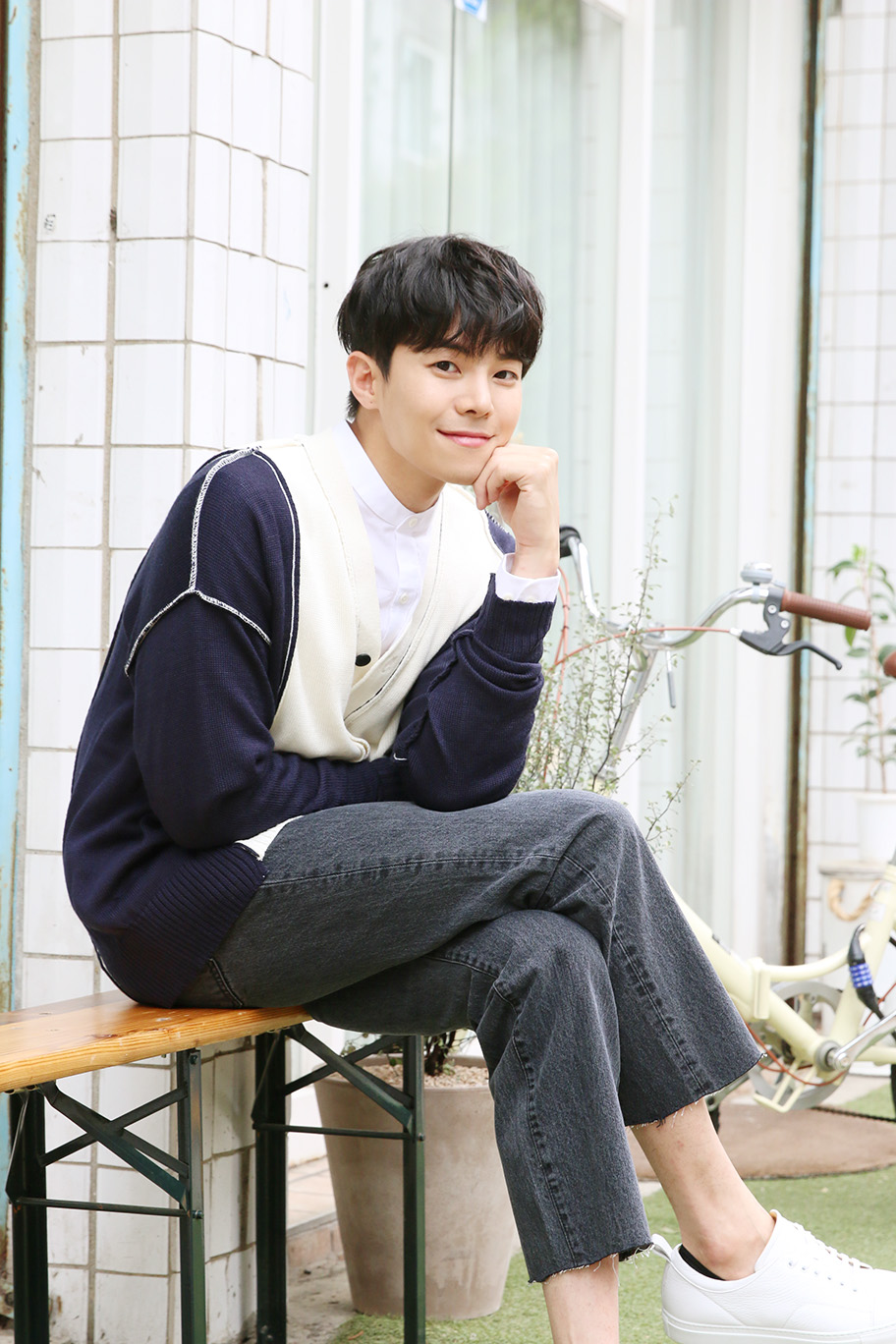  p>朴殷硕 i>(         , /i> b> i>