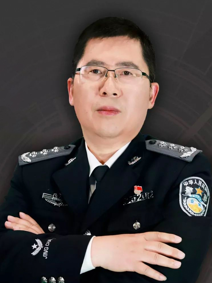 ">南京工学院 /a>数学系应用数学专业,研究员二级,专业技术一级警监