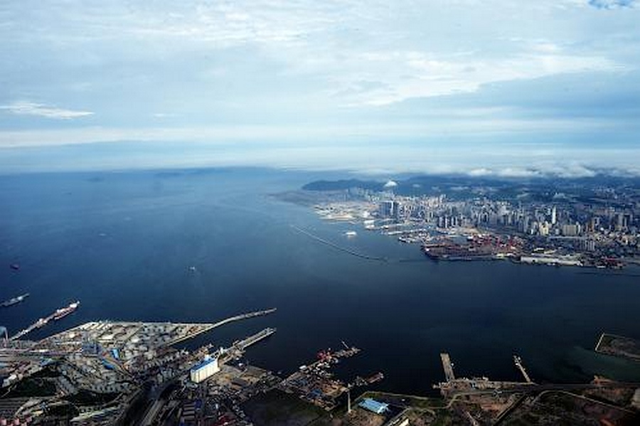  p>渤海海峡,位于中国辽宁省大连市南端的老铁山角,与山东省山东半岛